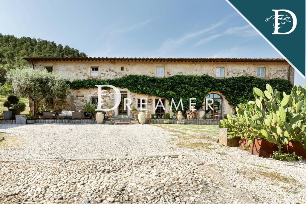 Casa Vaiano, Italia, 710 m² - imagen 1