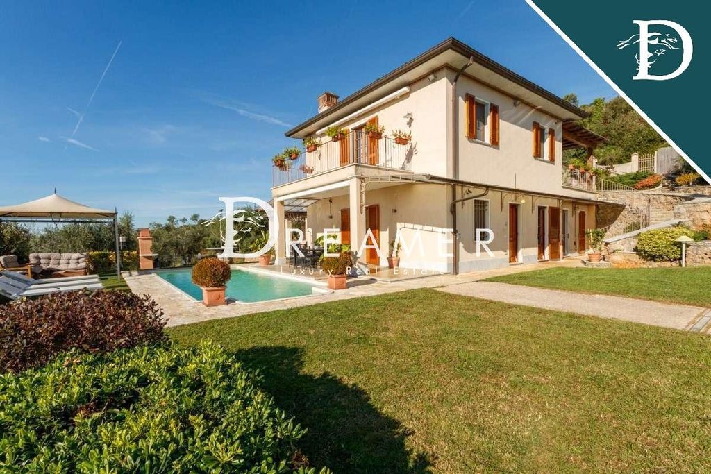 Villa en Pietrasanta, Italia, 285 m² - imagen 1
