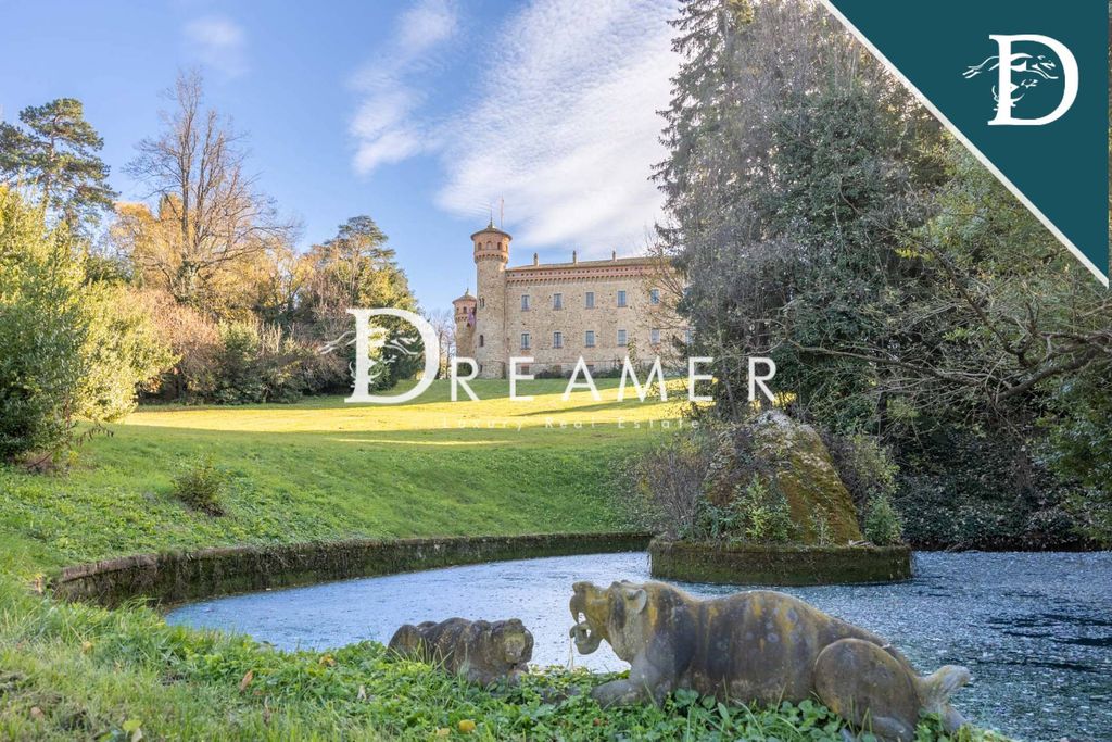 Castle Gazzola, Italy, 6 500 m² - picture 1