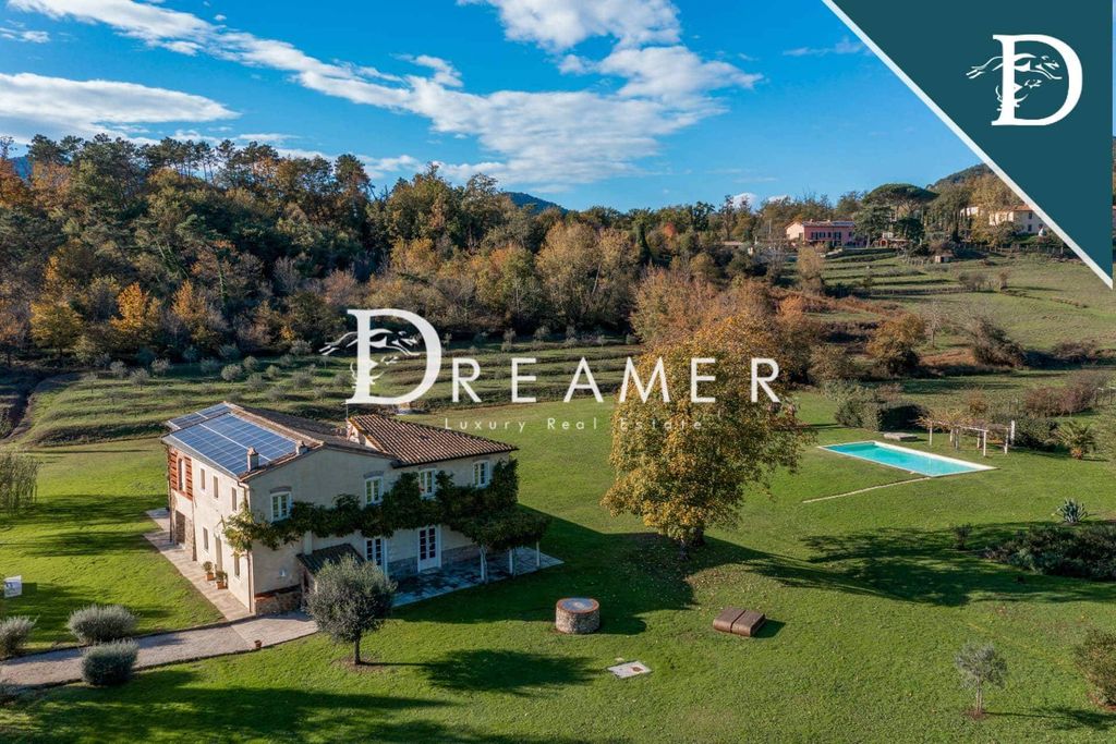 Haus in Lucca, Italien, 500 m² - Foto 1