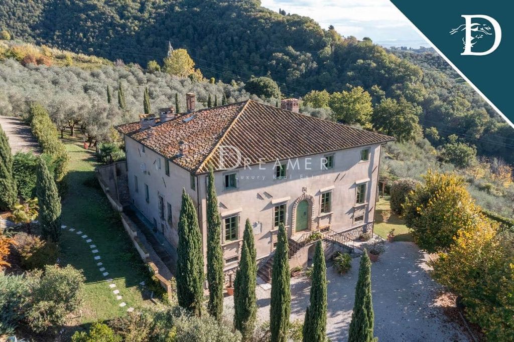 Villa in Lucca, Italien, 1 400 m² - Foto 1