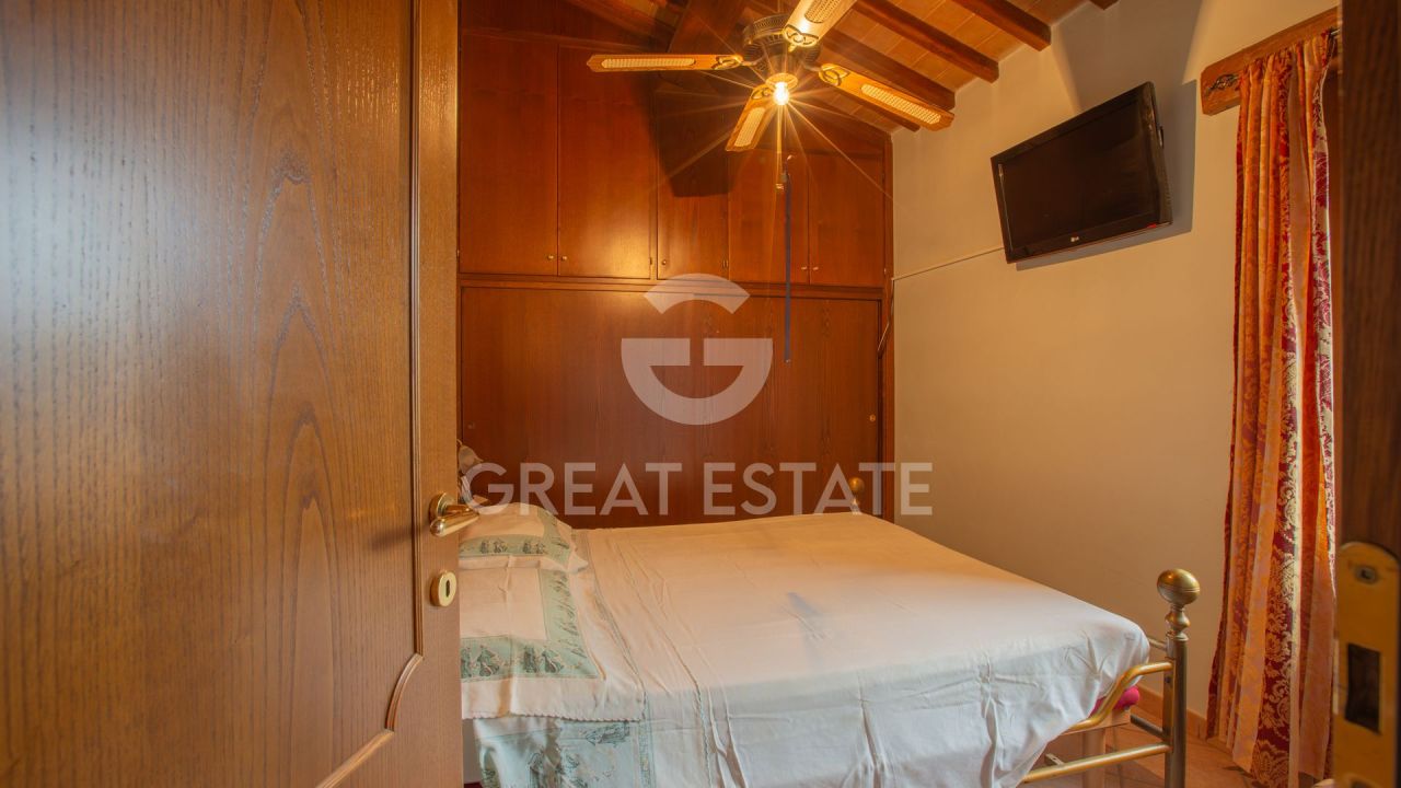 House in Castiglione del Lago, Italy, 175.3 m² - picture 8