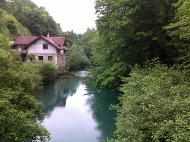 Investment project in Ajdovscina, Slovenia, 368.7 m² - picture 1