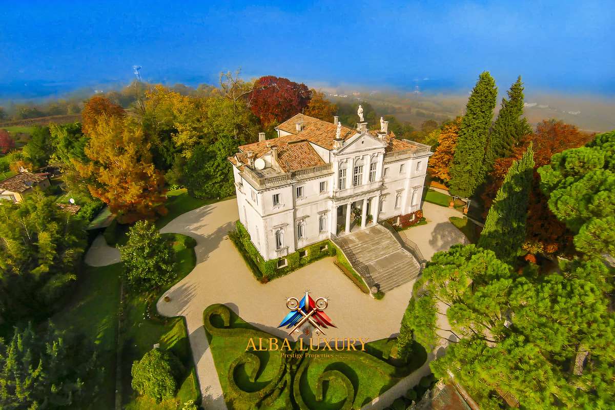 Villa in Conegliano, Italien, 1 670 m² - Foto 1
