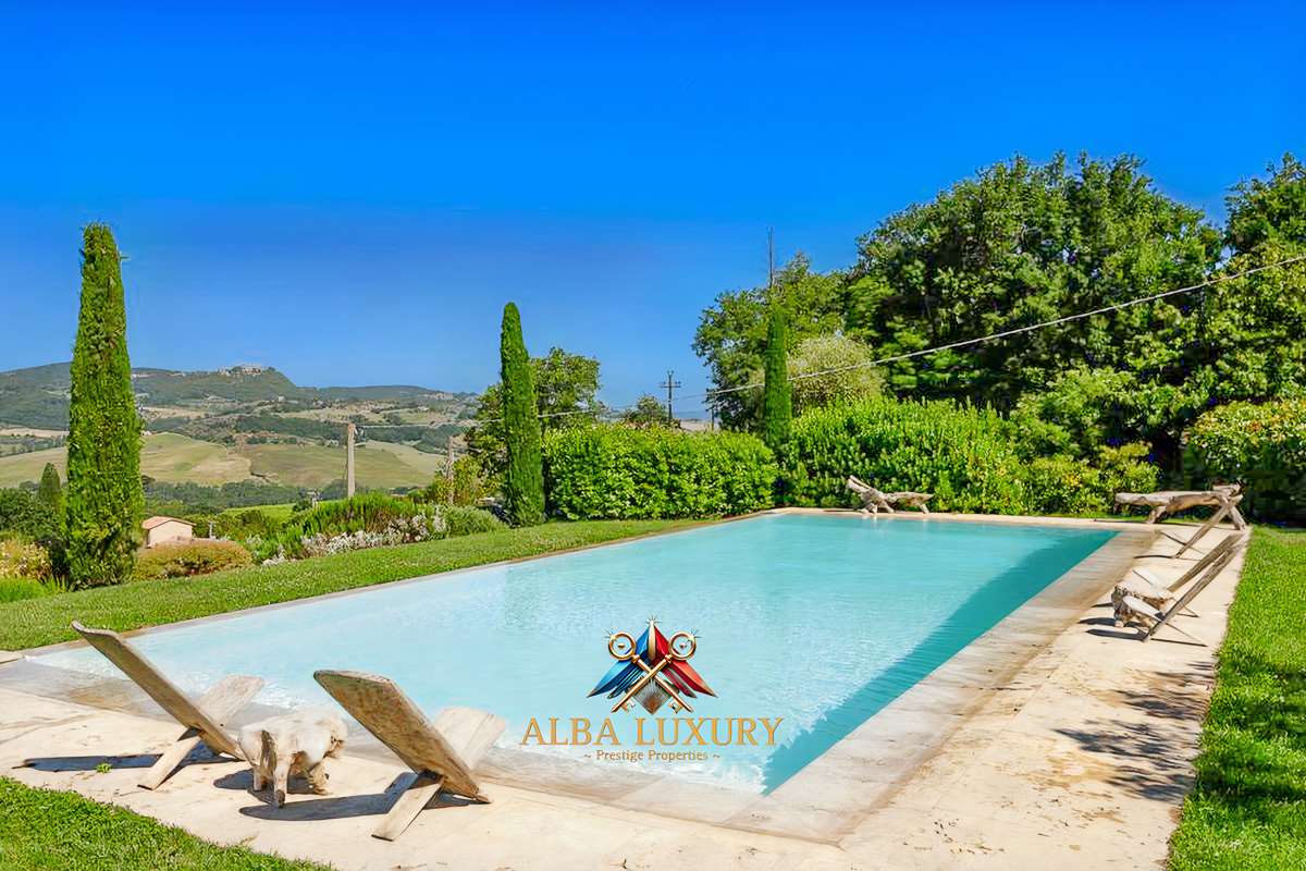Villa in Montepulciano, Italy, 1 000 m² - picture 1