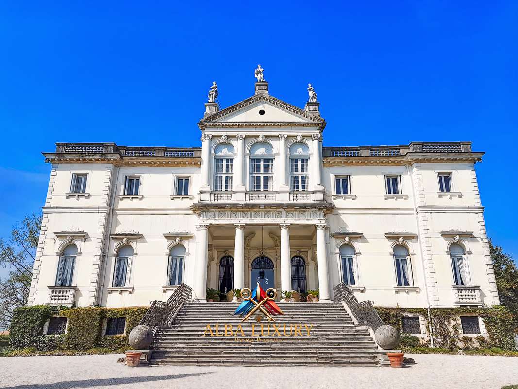 Villa in Conegliano, Italy, 1 670 m² - picture 1