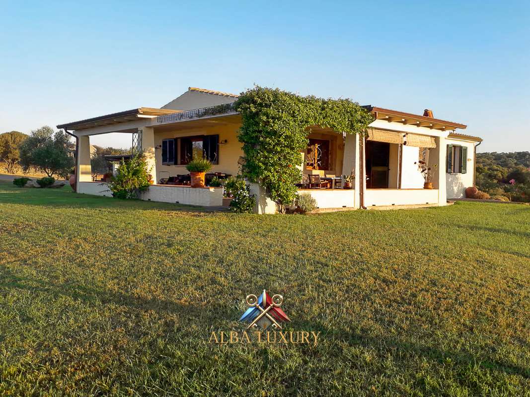 Villa en Arzachena, Italia, 130 m² - imagen 1