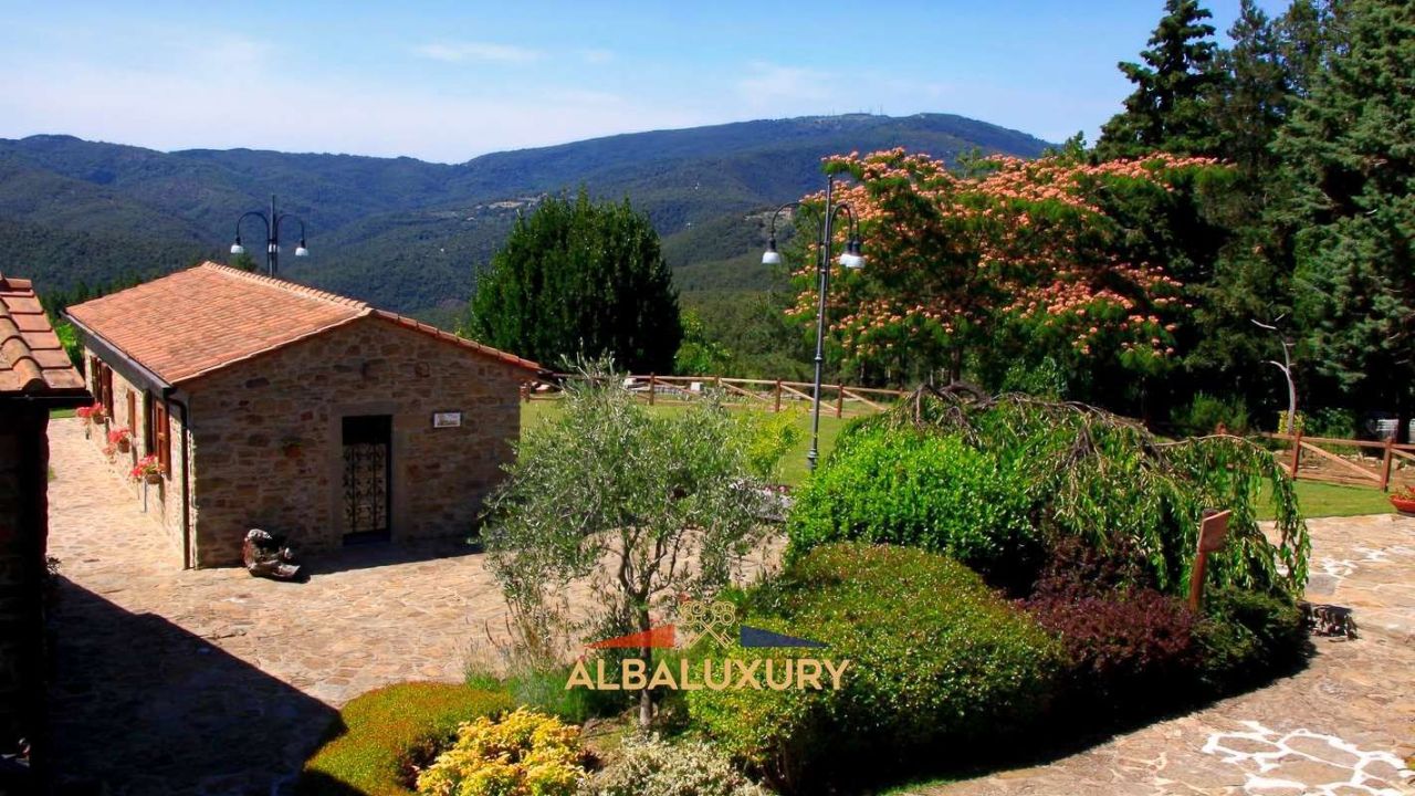 Apartment in Arezzo, Italy, 980 m² - picture 4