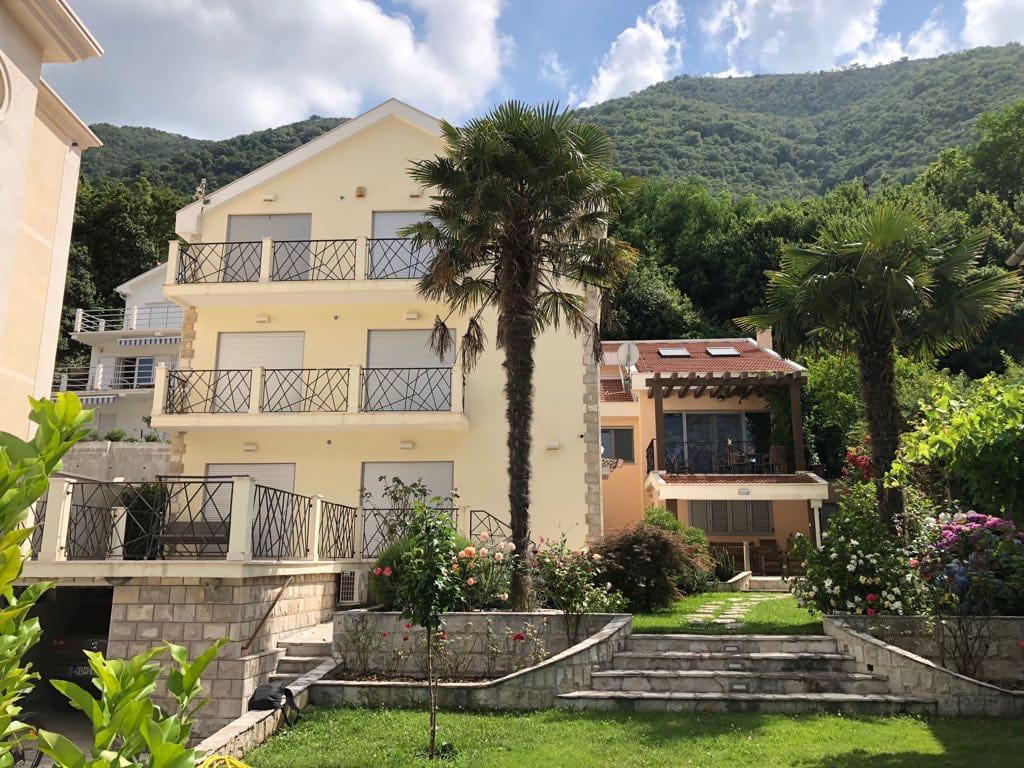 Villa en Stoliv, Montenegro, 390 m² - imagen 1