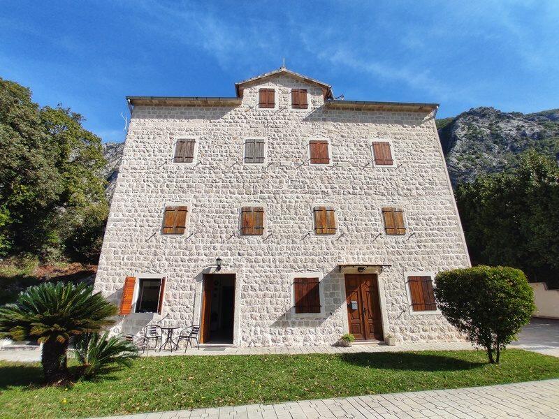 Apartamento en Dobrota, Montenegro, 82 m² - imagen 1