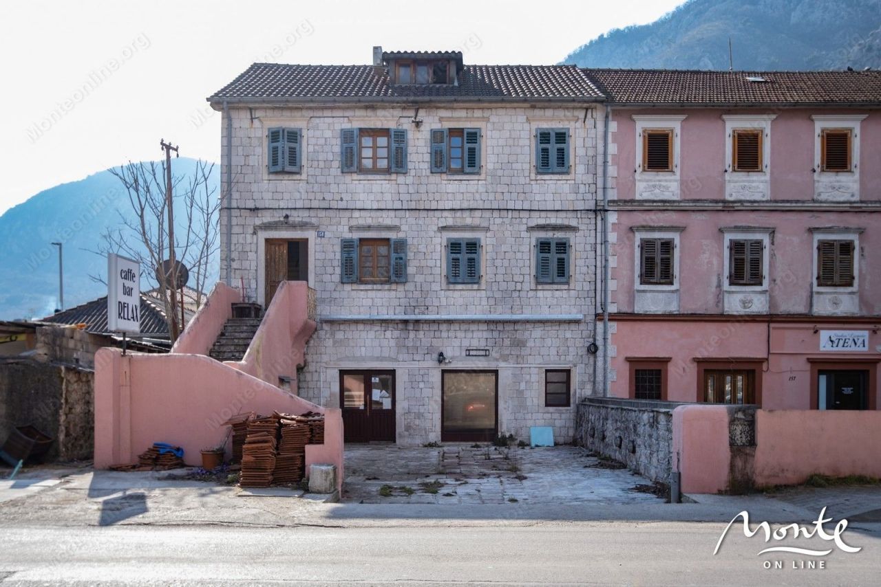Hotel en Kotor, Montenegro, 320 m² - imagen 1