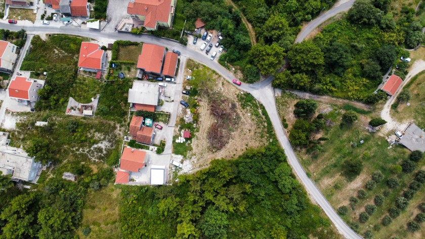Terrain à Kavač, Monténégro, 1 900 m² - image 1