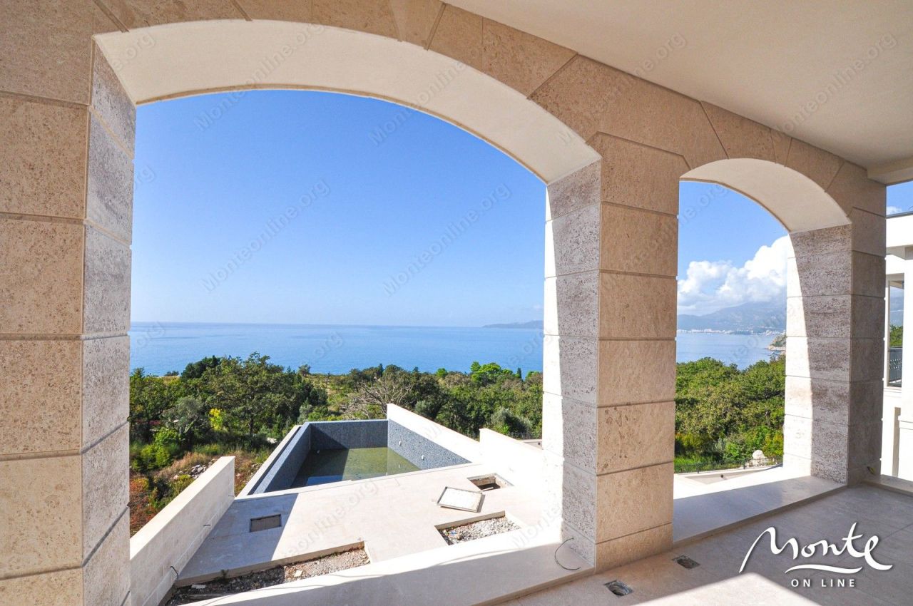 Villa in Rezevici, Montenegro, 261 m² - picture 1