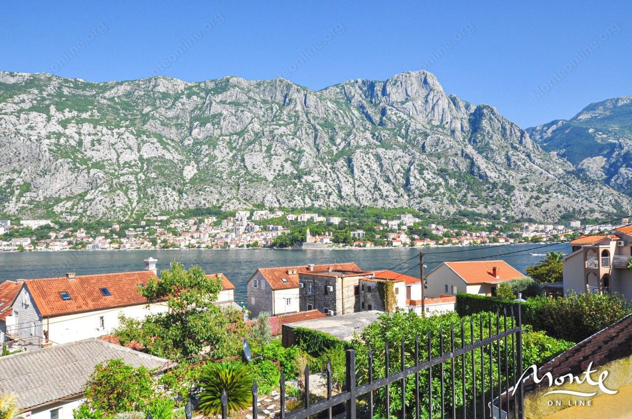 Villa a Perzagno, Montenegro, 100 m² - foto 1