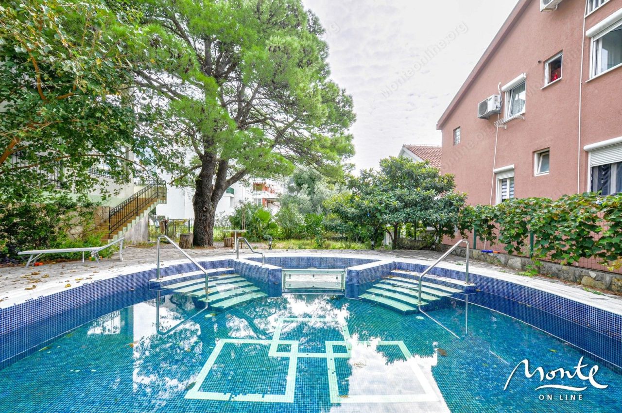 Apartamento en Budva, Montenegro, 64 m² - imagen 1
