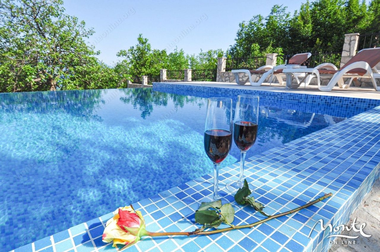 Villa a Bijela, Montenegro, 260 m² - foto 1