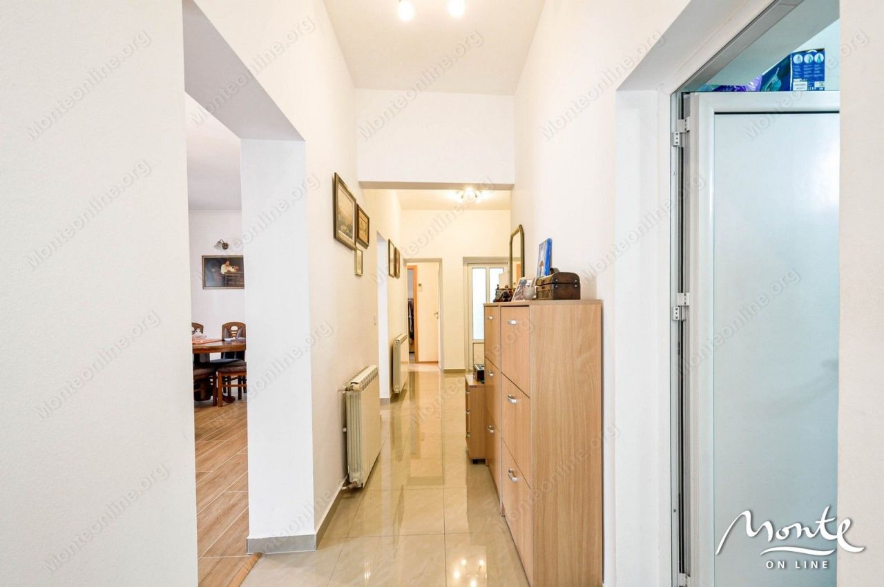 Appartement à Tivat, Monténégro, 116 m² - image 2