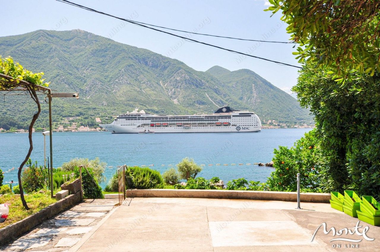 Land in Dobrota, Montenegro, 1 011 m² - picture 3