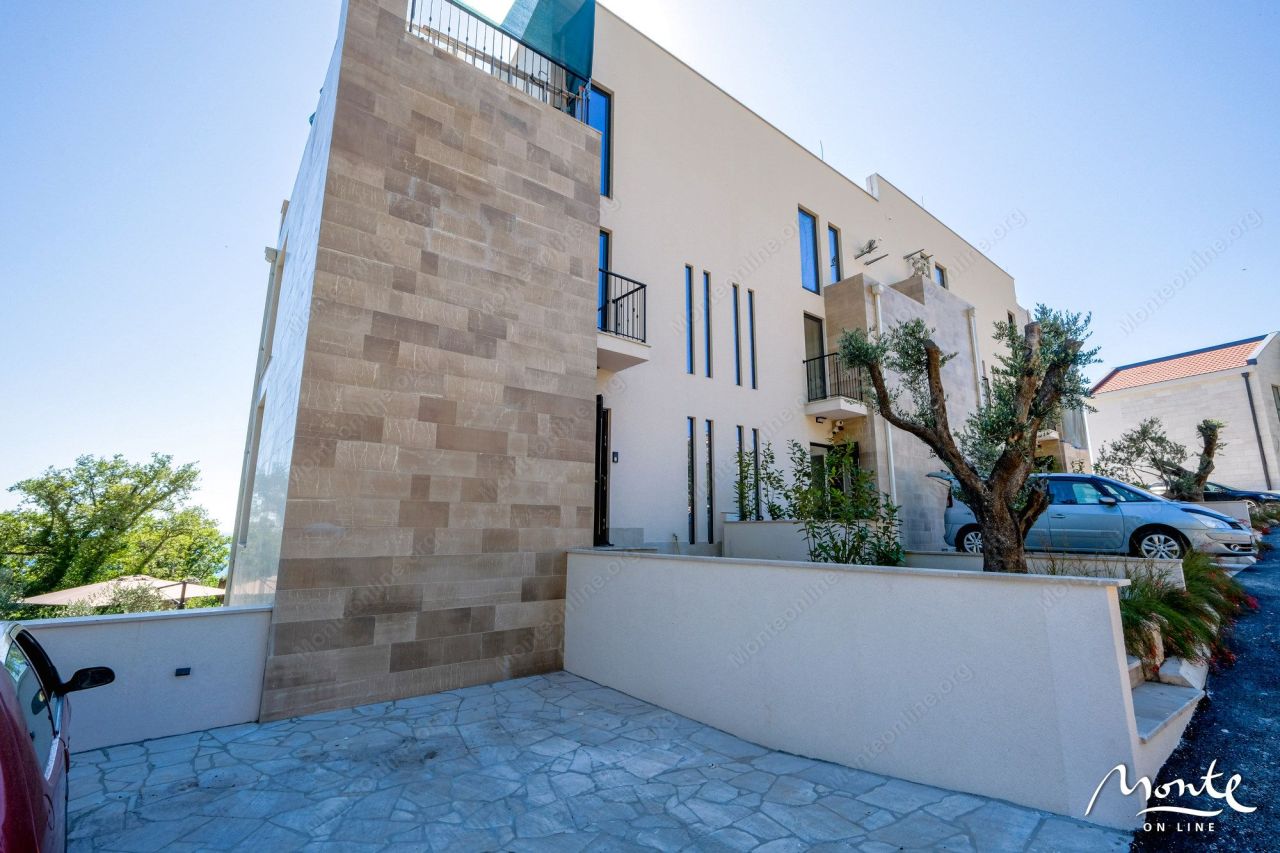 Villa en Rezevici, Montenegro, 220 m² - imagen 3