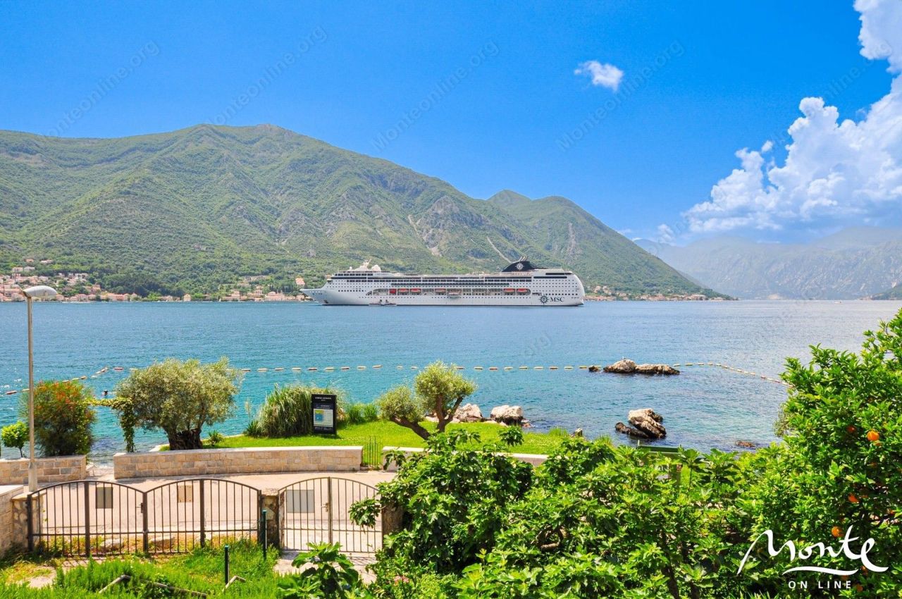 Land in Dobrota, Montenegro, 1 011 m² - picture 4