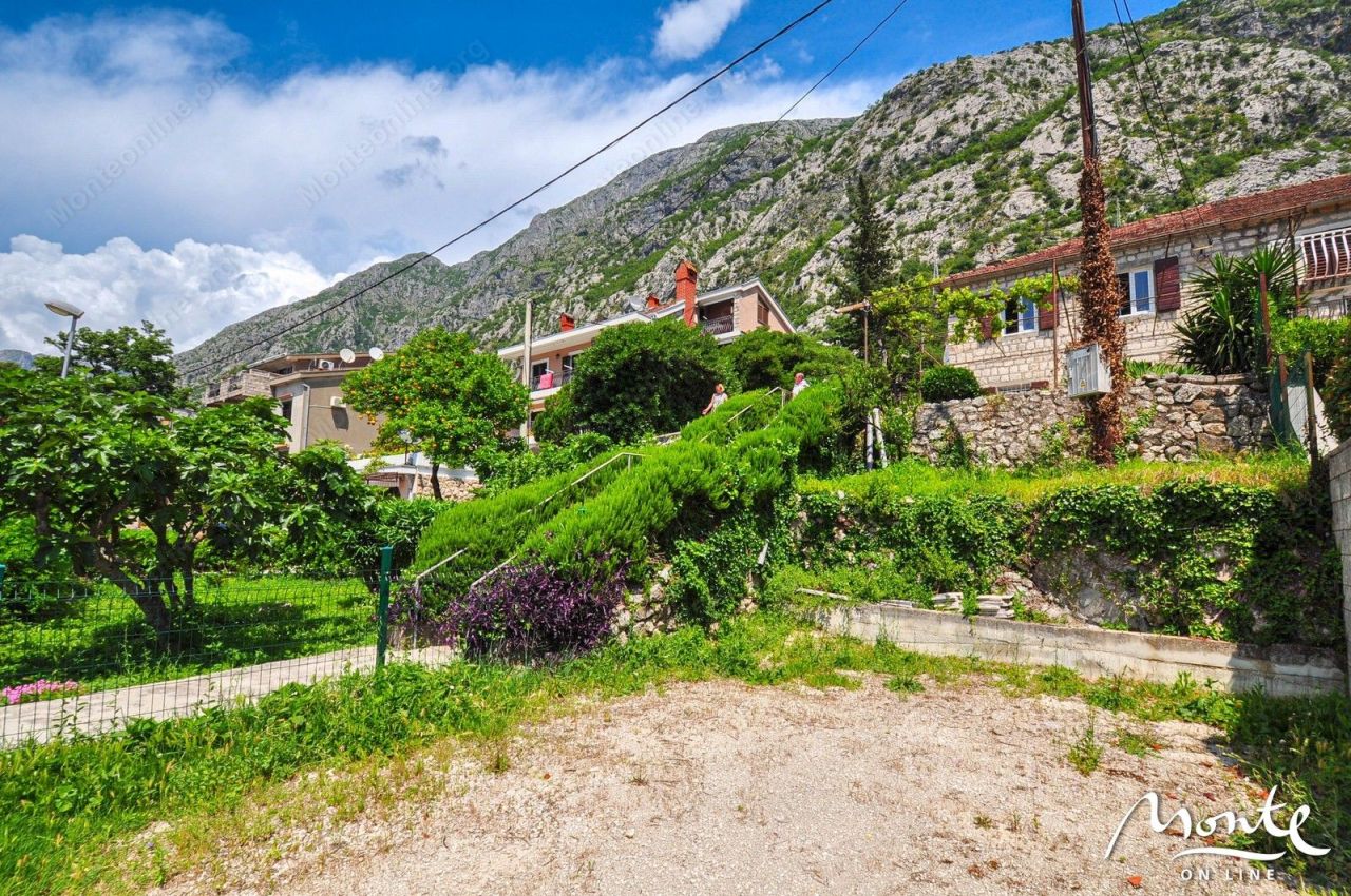 Land in Dobrota, Montenegro, 1 011 m² - picture 6