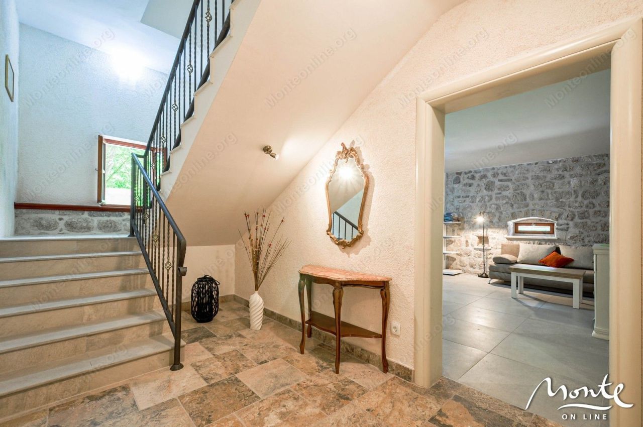 Villa en Dobrota, Montenegro, 415 m² - imagen 7