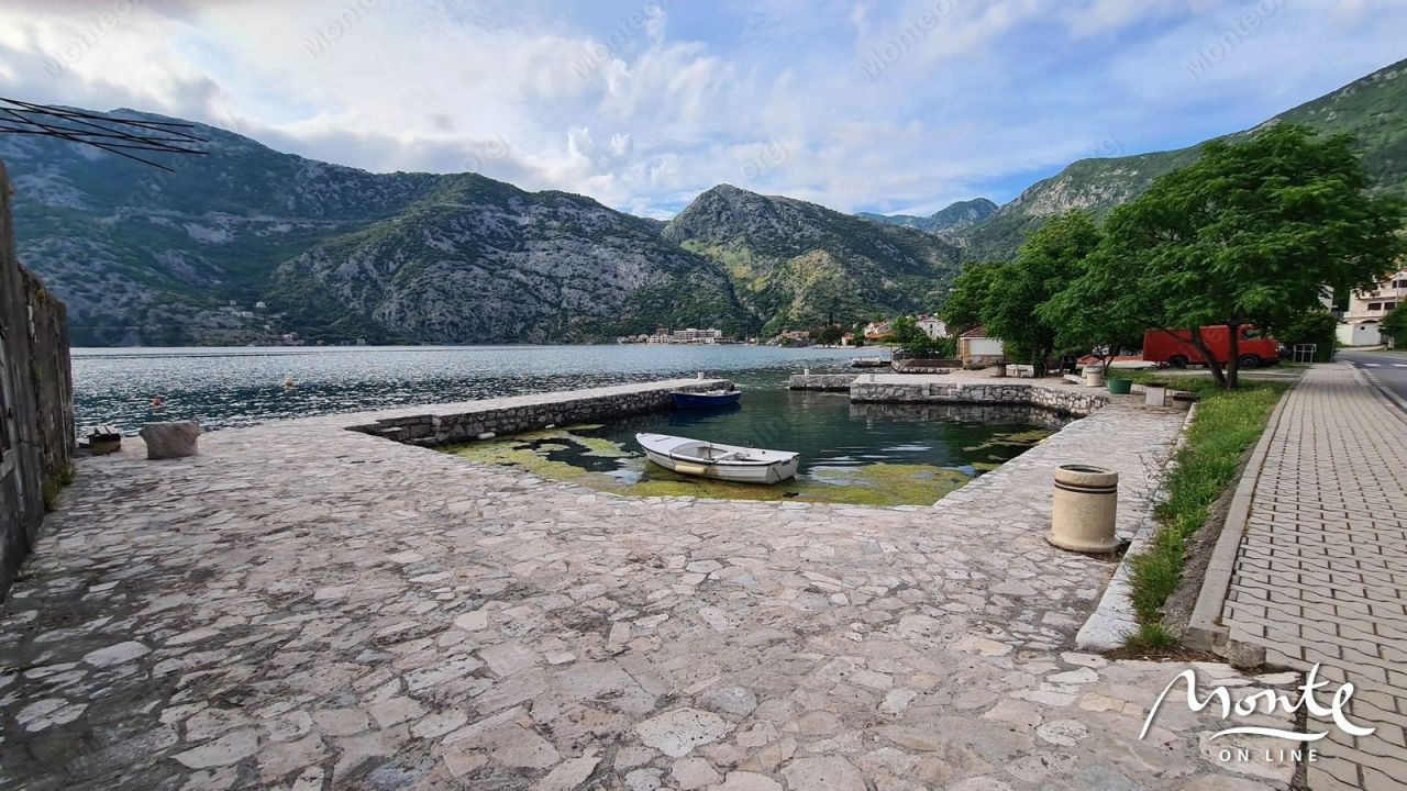 Terrain à Risan, Monténégro, 1 800 m² - image 9