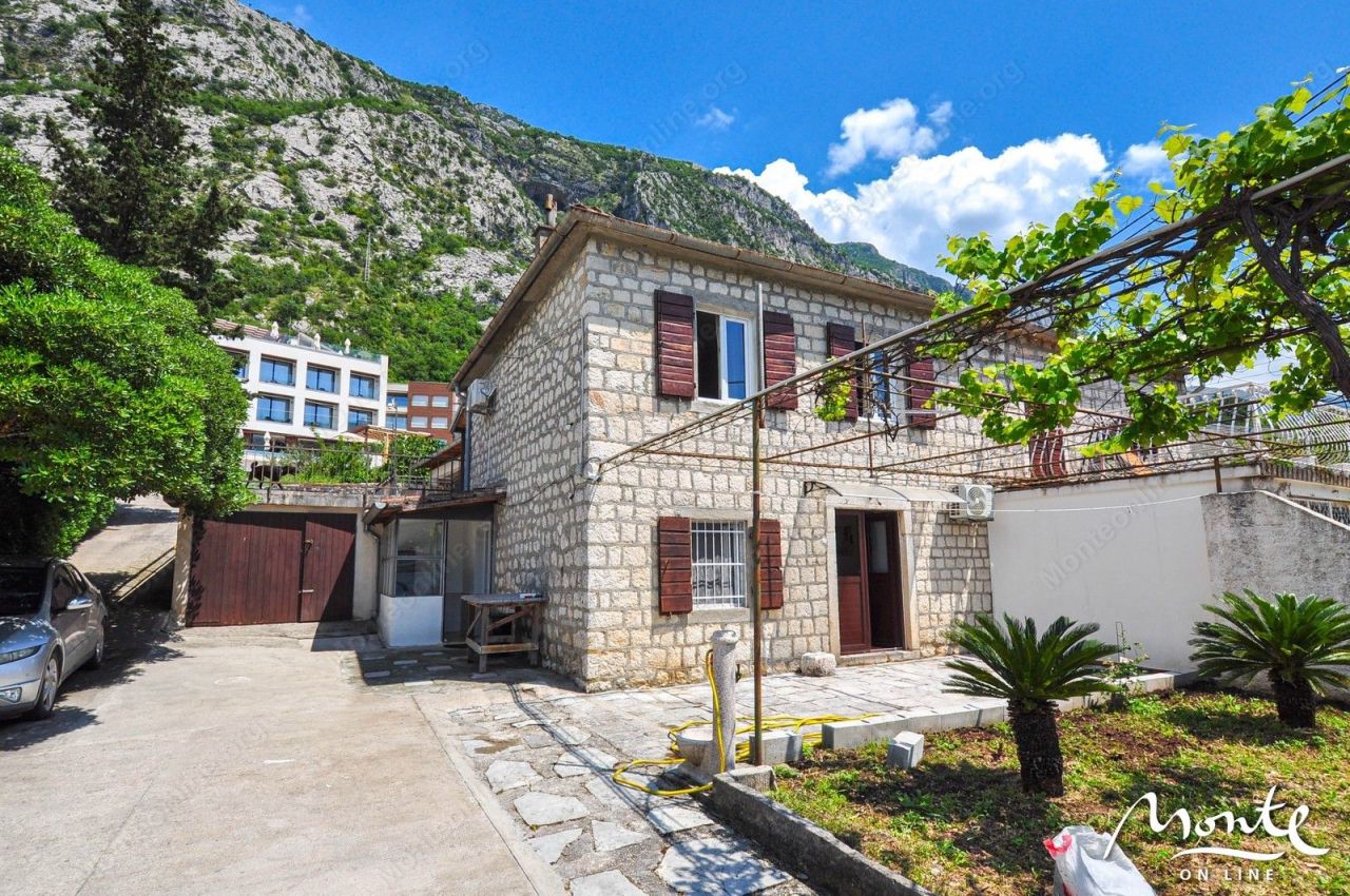 Land in Dobrota, Montenegro, 1 011 m² - picture 14