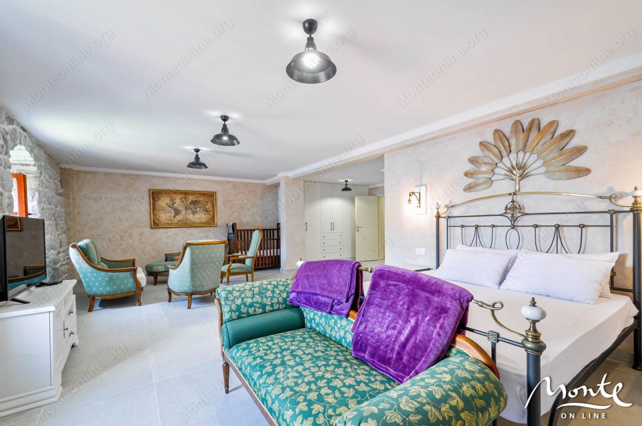 Villa en Dobrota, Montenegro, 415 m² - imagen 18