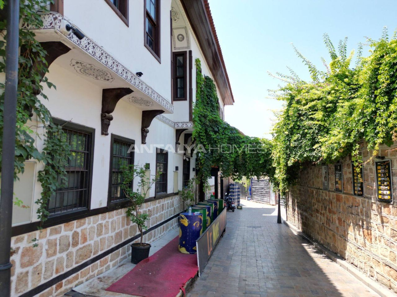 Commercial property in Antalya, Turkey, 350 m² - picture 1