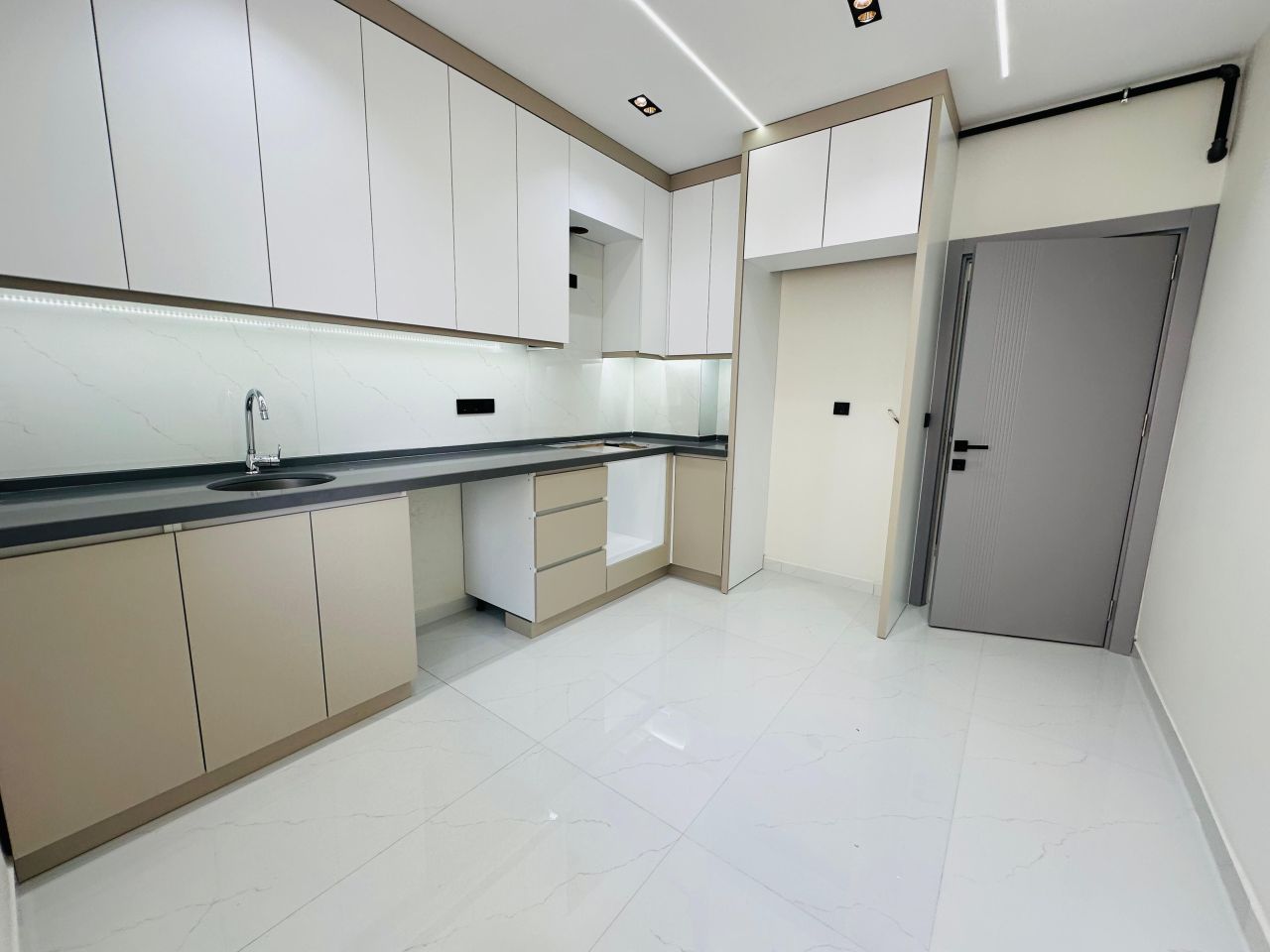 Flat in Antalya, Turkey, 130 m² - picture 1