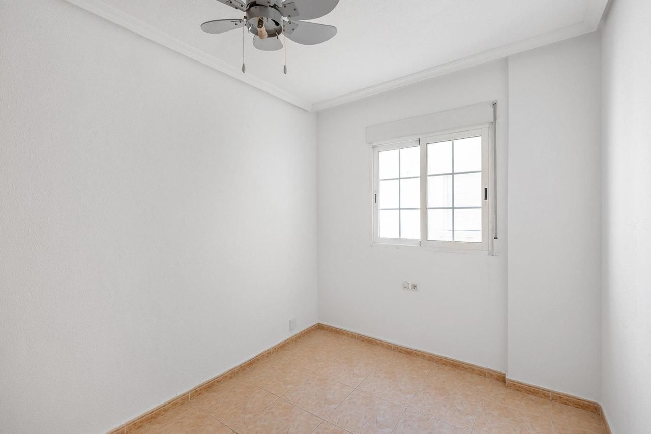 Penthouse in Torrevieja, Spain, 77 m² - picture 12