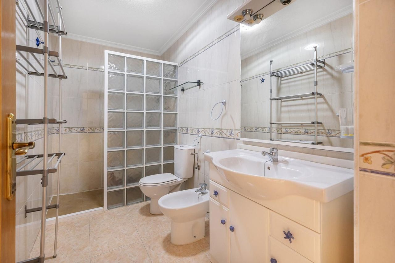 Penthouse in Torrevieja, Spain, 77 m² - picture 14