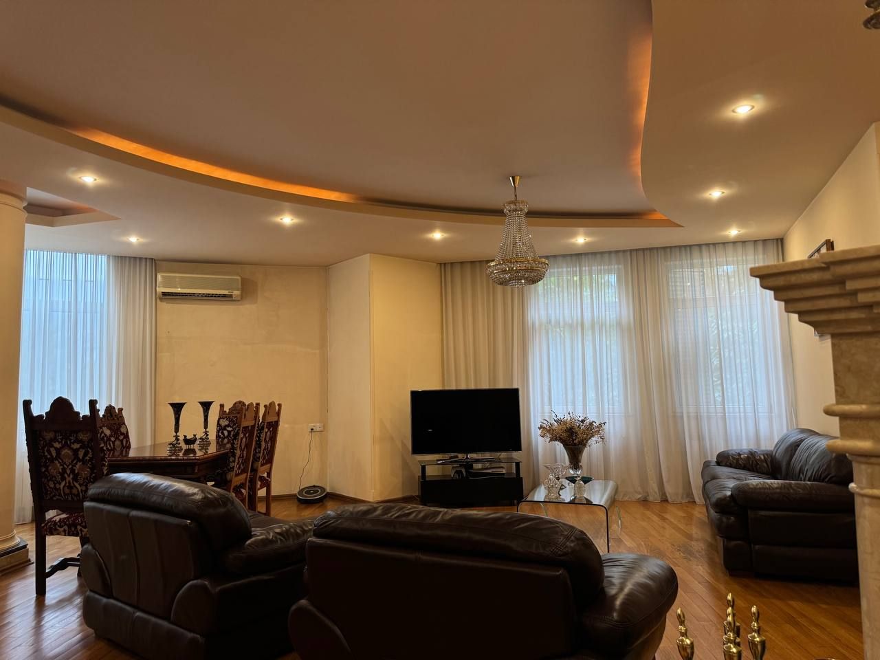 Piso en Tbilisi, Georgia, 220 m² - imagen 2