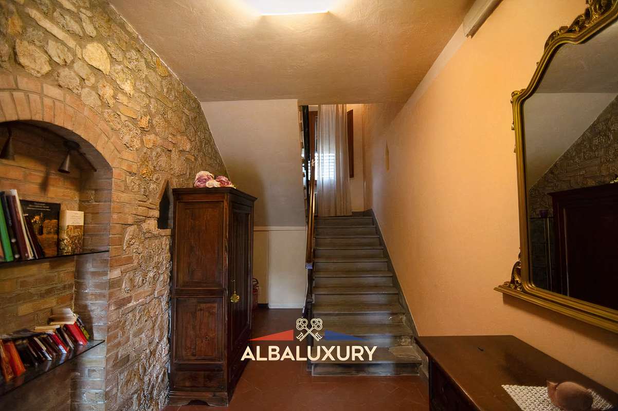 Villa in San Gimignano, Italy, 1 000 m² - picture 12