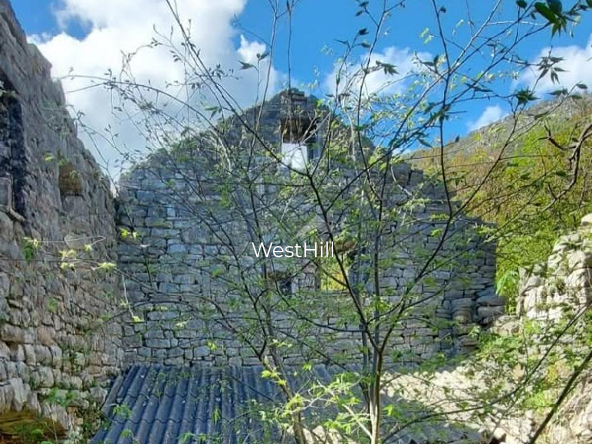 Casa en Bijela, Montenegro, 111 m² - imagen 1
