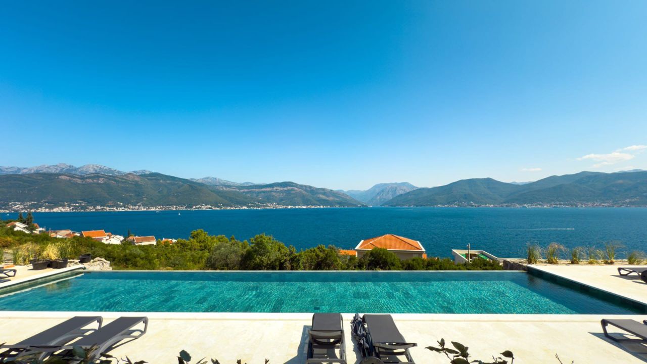 Apartment in Krasici, Montenegro, 157 m² - picture 1