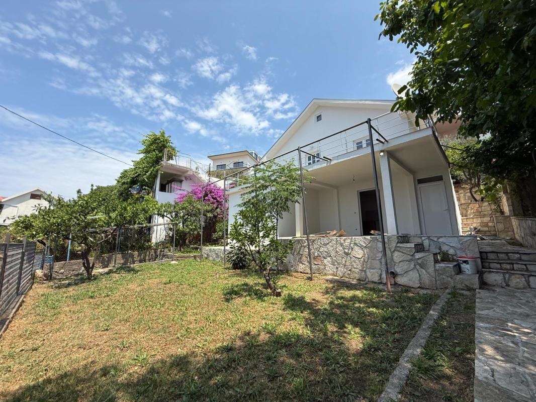 Haus in Dobra Voda, Montenegro, 136 m² - Foto 1