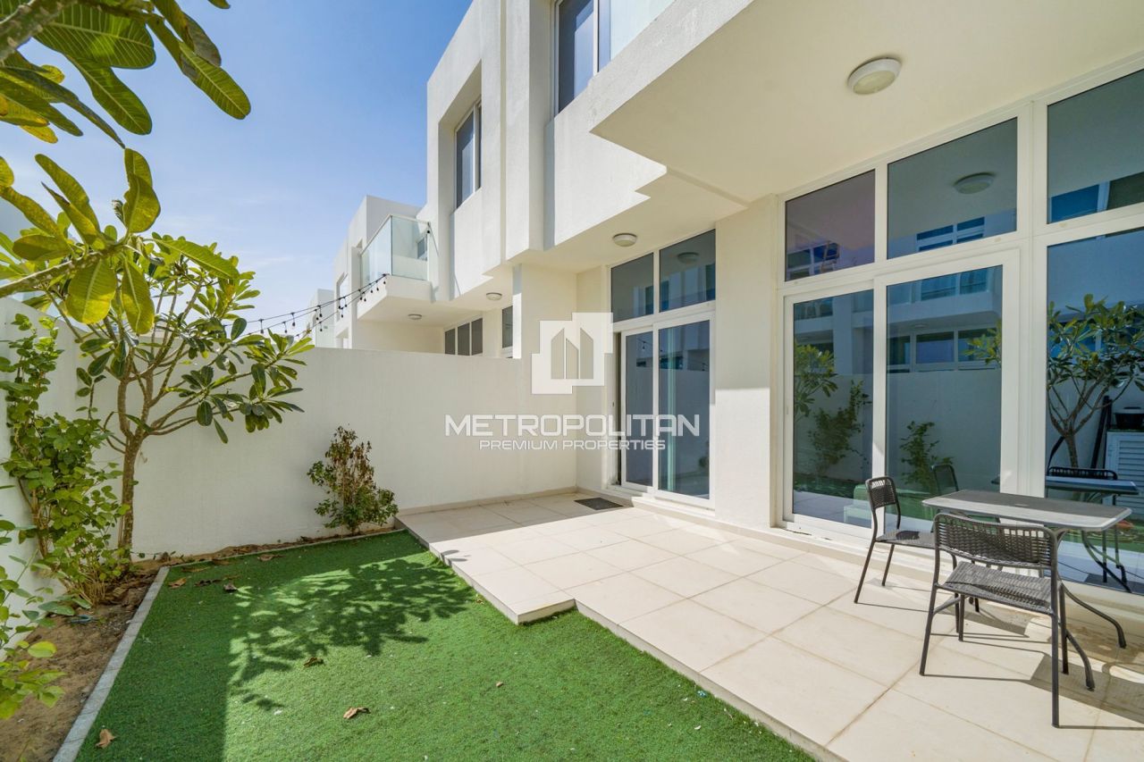 Maison urbaine à Dubaï, EAU, 112 m² - image 1