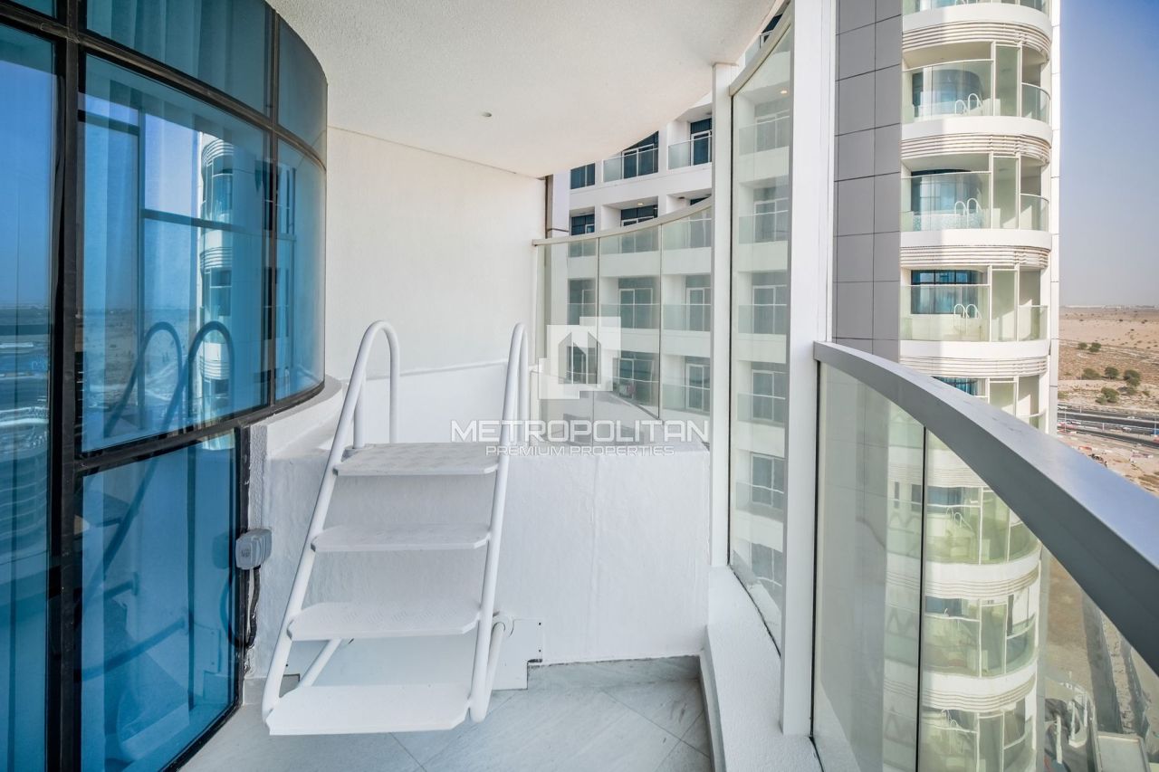 Apartment in Dubai, UAE, 93 m² - picture 2