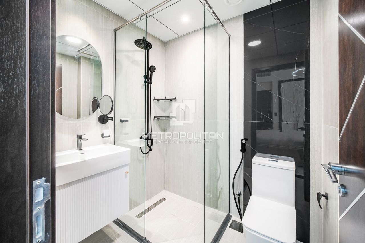 Apartment in Dubai, UAE, 93 m² - picture 8