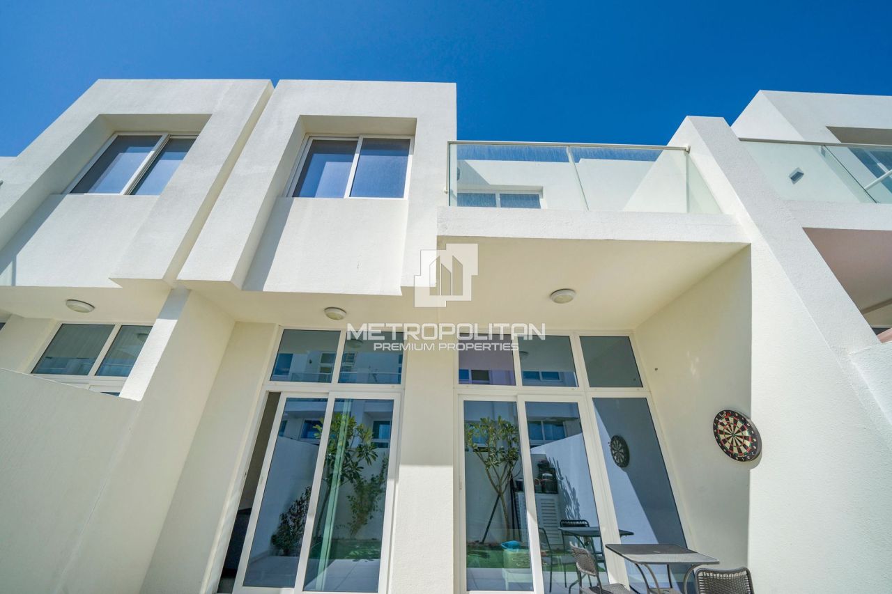 Casa adosada en Dubái, EAU, 112 m² - imagen 17