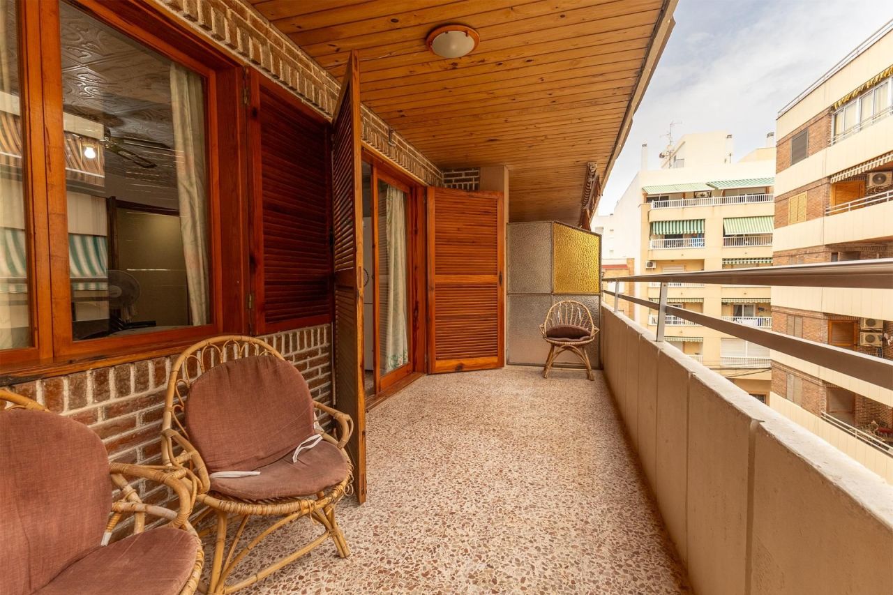 Appartement à Torrevieja, Espagne, 105 m² - image 2