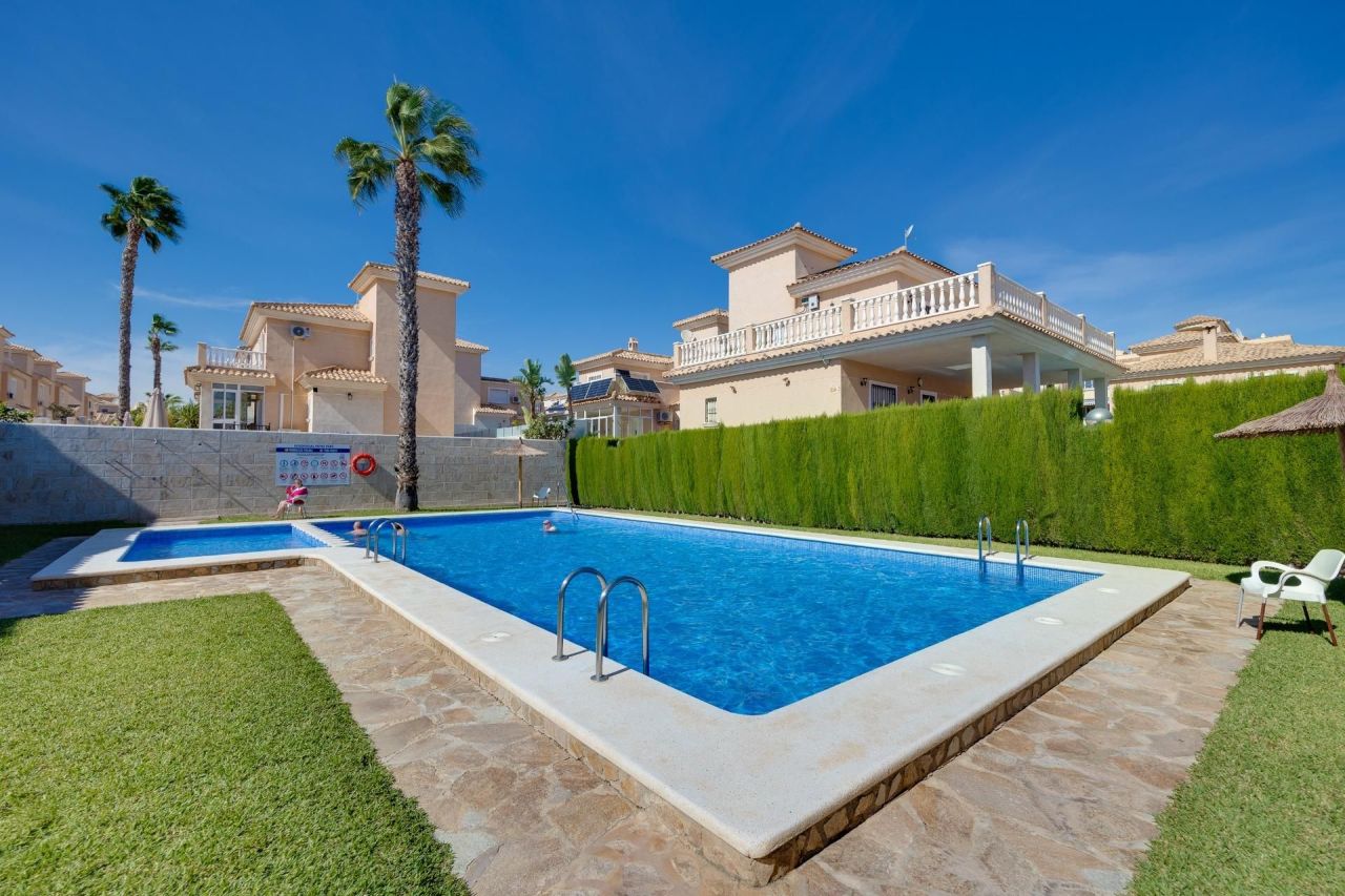Villa à Orihuela Costa, Espagne, 191 m² - image 17