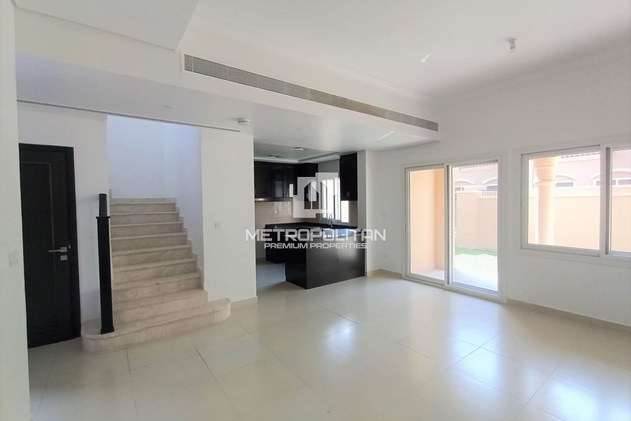 Townhouse in Dubai, UAE, 176 m² - picture 1
