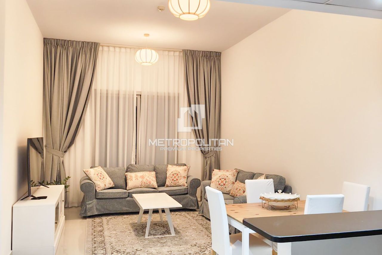 Apartment in Dubai, UAE, 74 m² - picture 1