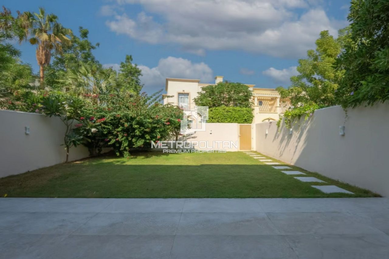 Casa adosada en Dubái, EAU, 255 m² - imagen 2