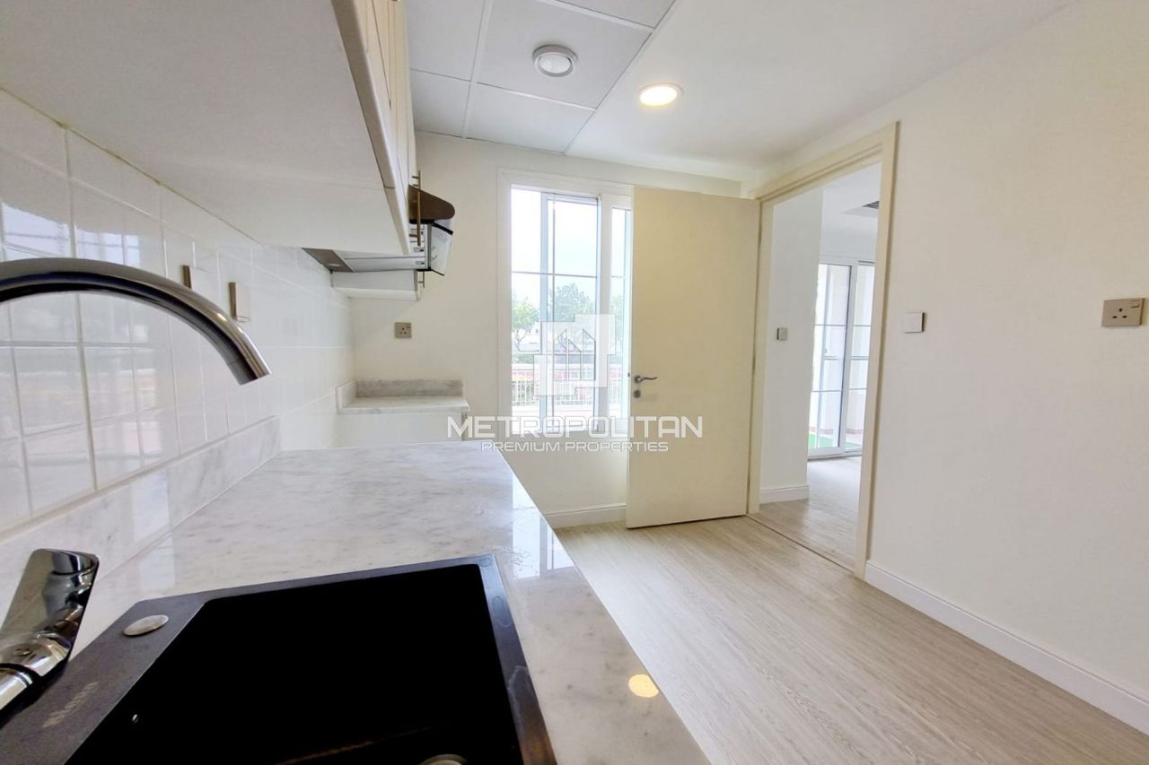 Casa adosada en Dubái, EAU, 255 m² - imagen 6