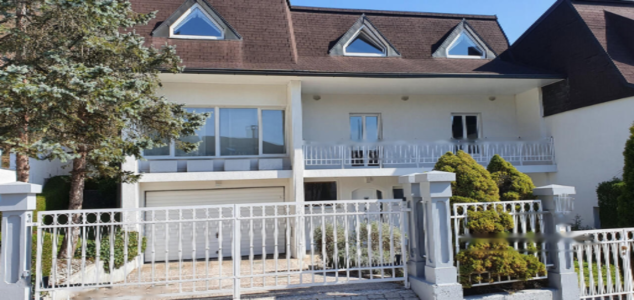 Casa en Liubliana, Eslovenia, 310 m² - imagen 1