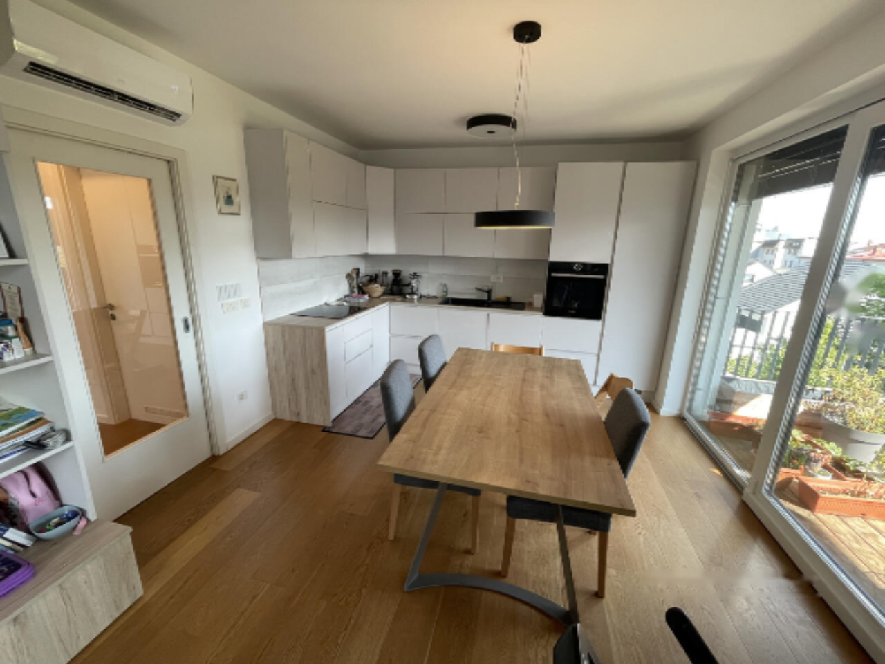 Piso en Liubliana, Eslovenia, 84 m² - imagen 1